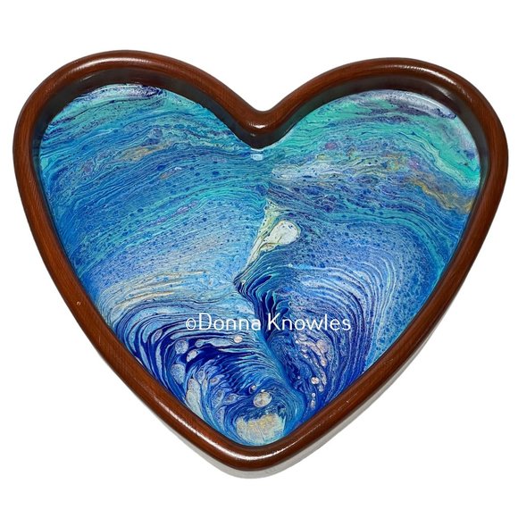 NWOT Functional Fluid Art Heart Wood Serving Tray